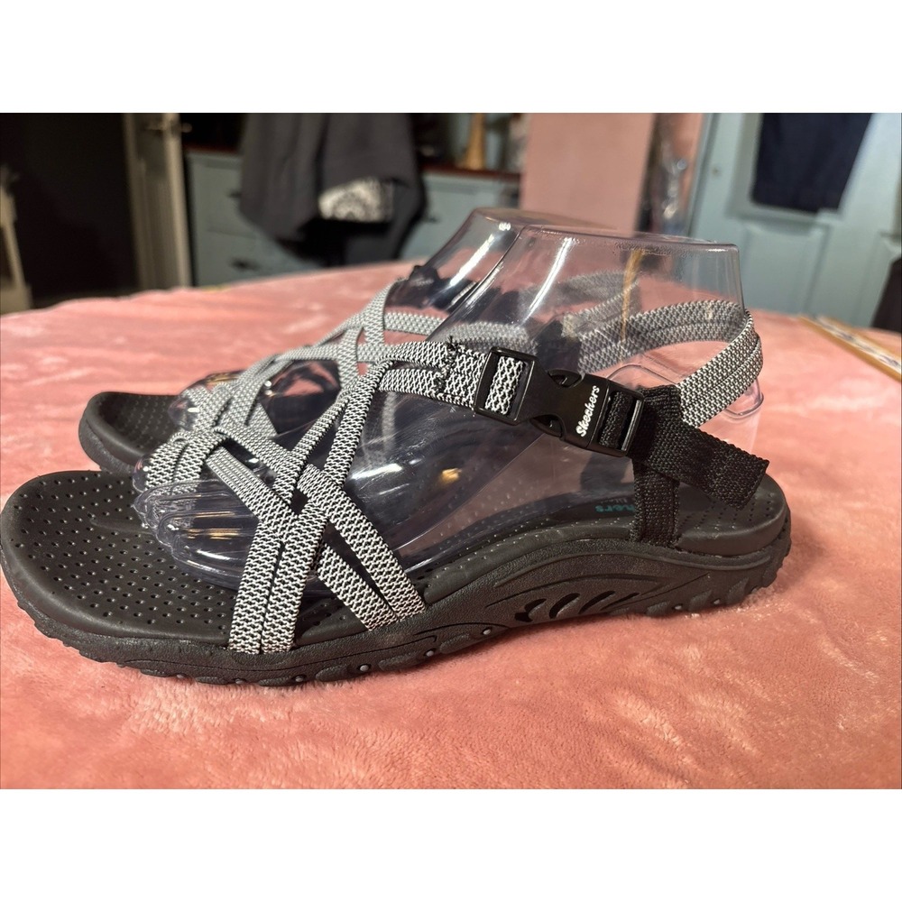 Skechers Black White Outdoor Lifestyle Size 9 M Toe Loop Sport Sandals Women's